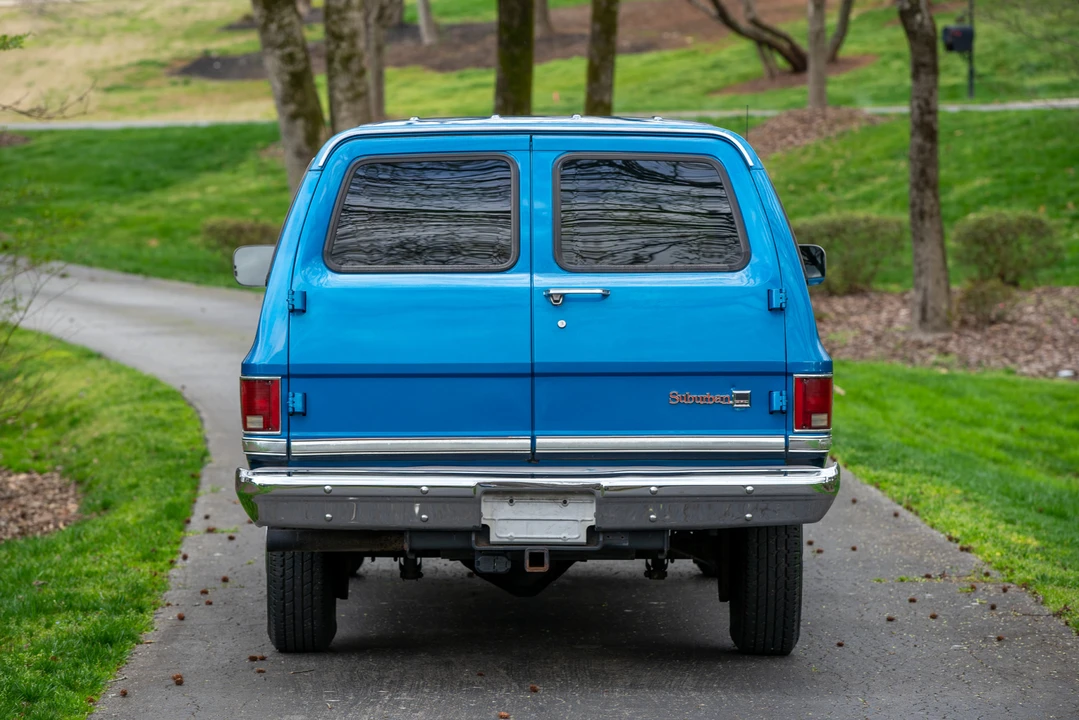 1988 GMC Suburban 7th Gen - Image 10 of 31