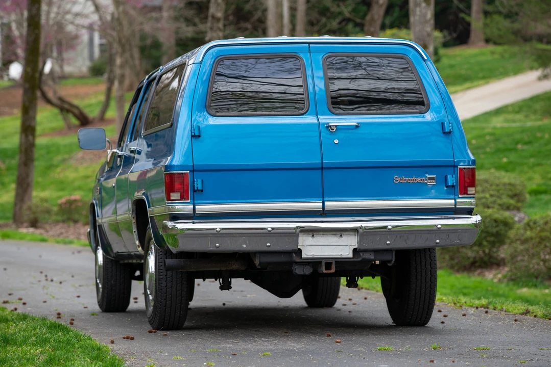 1988 GMC Suburban 7th Gen - Image 12 of 31