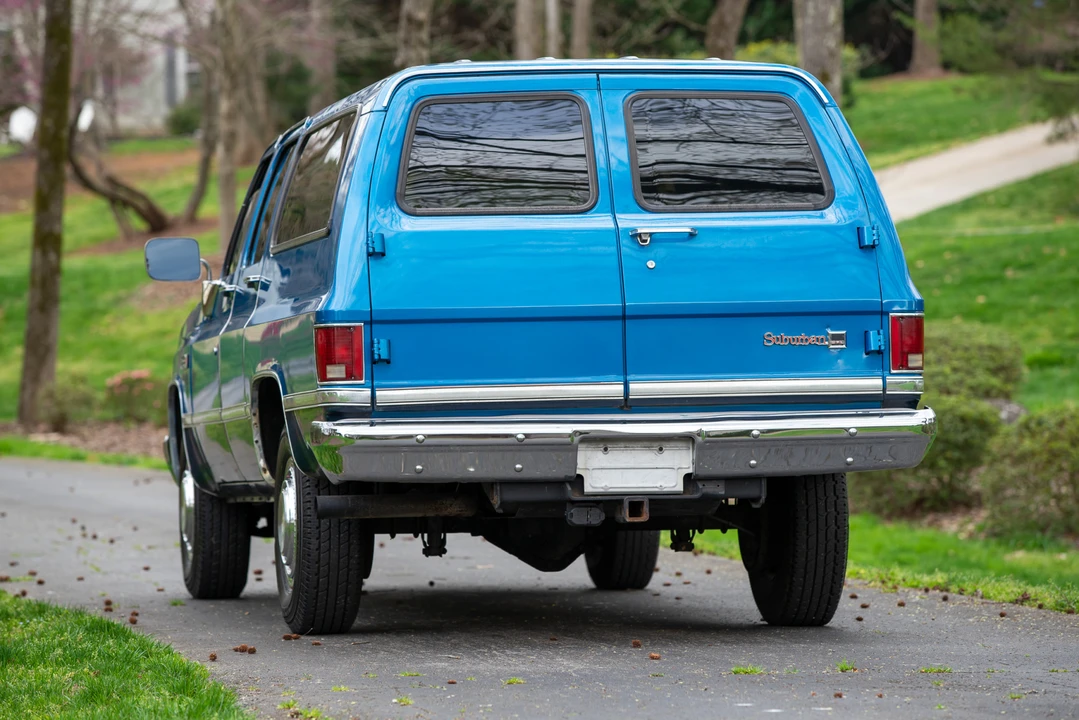 1988 GMC Suburban 7th Gen - Image 13 of 31