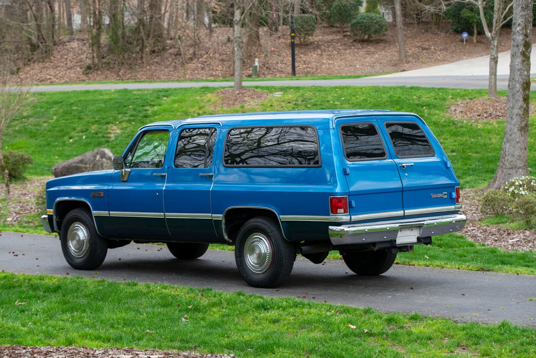 1988 GMC Suburban 7th Gen - Image 18 of 31