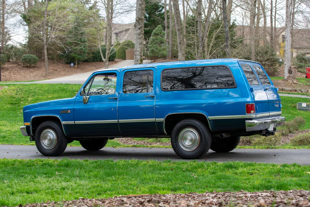 1988 GMC Suburban 7th Gen - Image 22 of 31