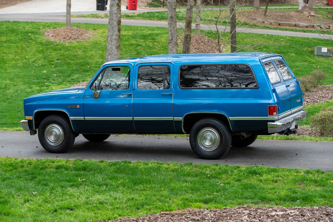 1988 GMC Suburban 7th Gen - Image 20 of 31