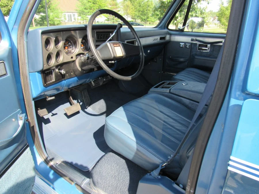 1988 GMC Suburban 7th Gen - Image 4 of 8