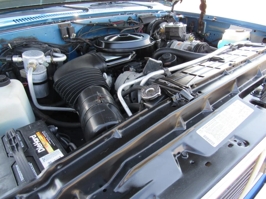 1988 GMC Suburban 7th Gen - Image 8 of 8