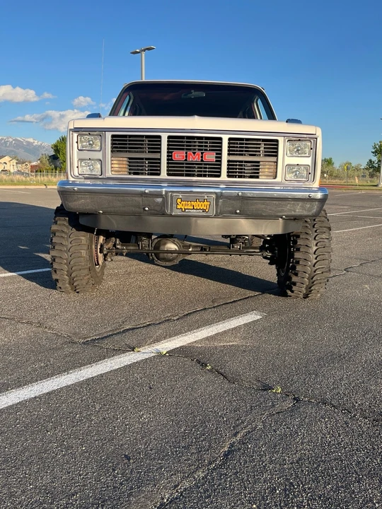 1988 GMC Suburban 7th Gen - Image 3 of 14