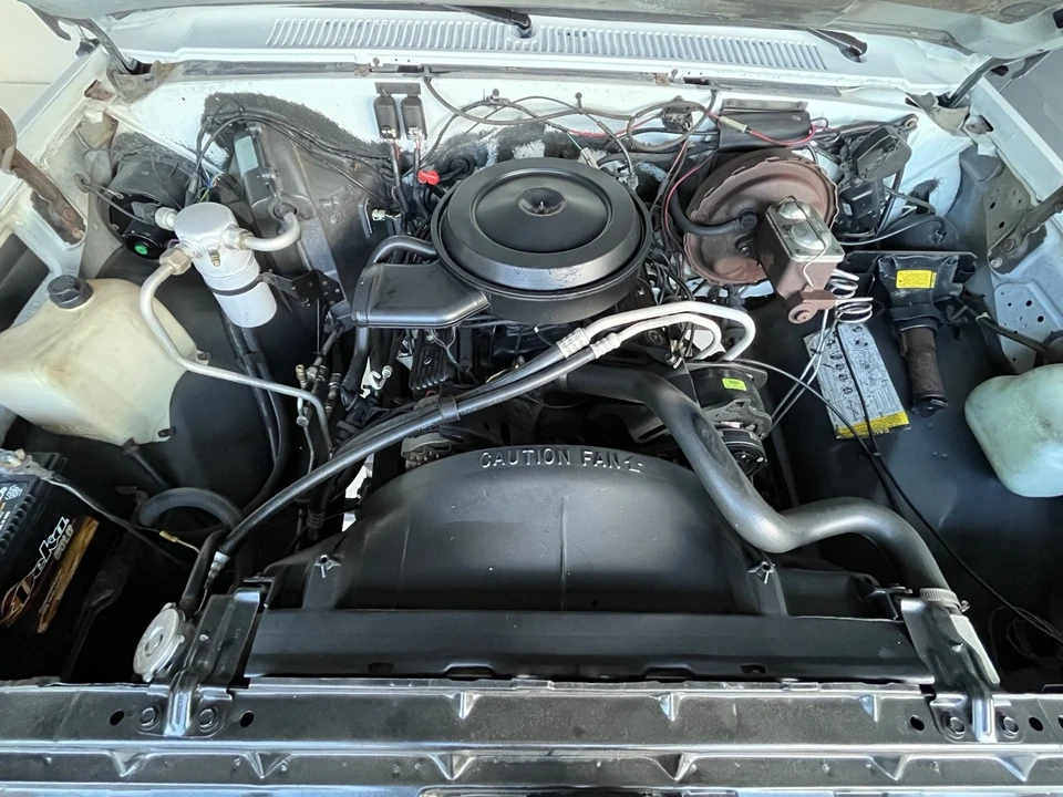 1988 GMC Suburban 7th Gen - Image 14 of 14