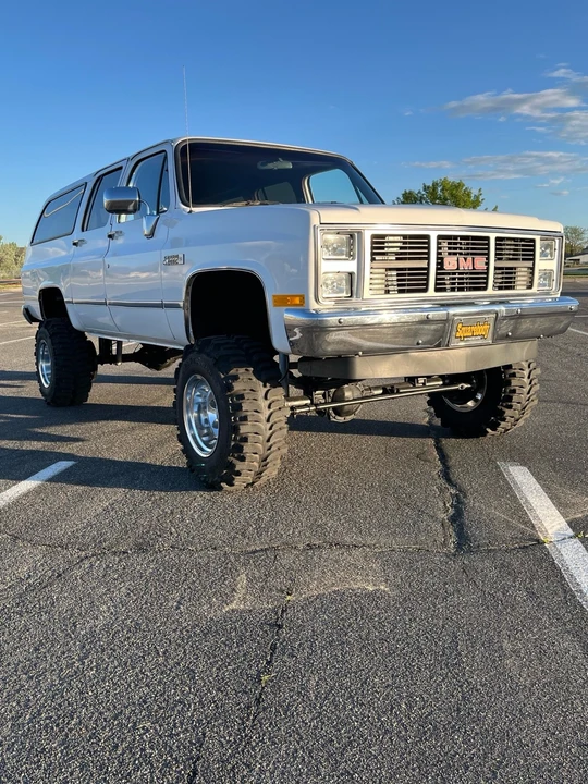 1988 GMC Suburban 7th Gen - Image 4 of 14