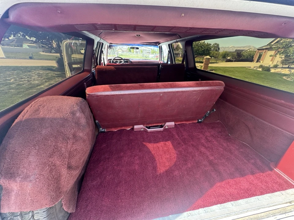 1988 GMC Suburban 7th Gen - Image 13 of 14