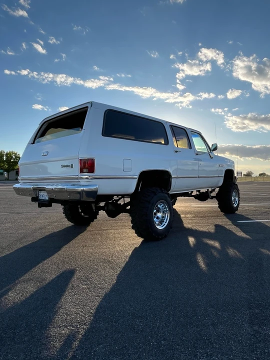 1988 GMC Suburban 7th Gen - Image 6 of 14