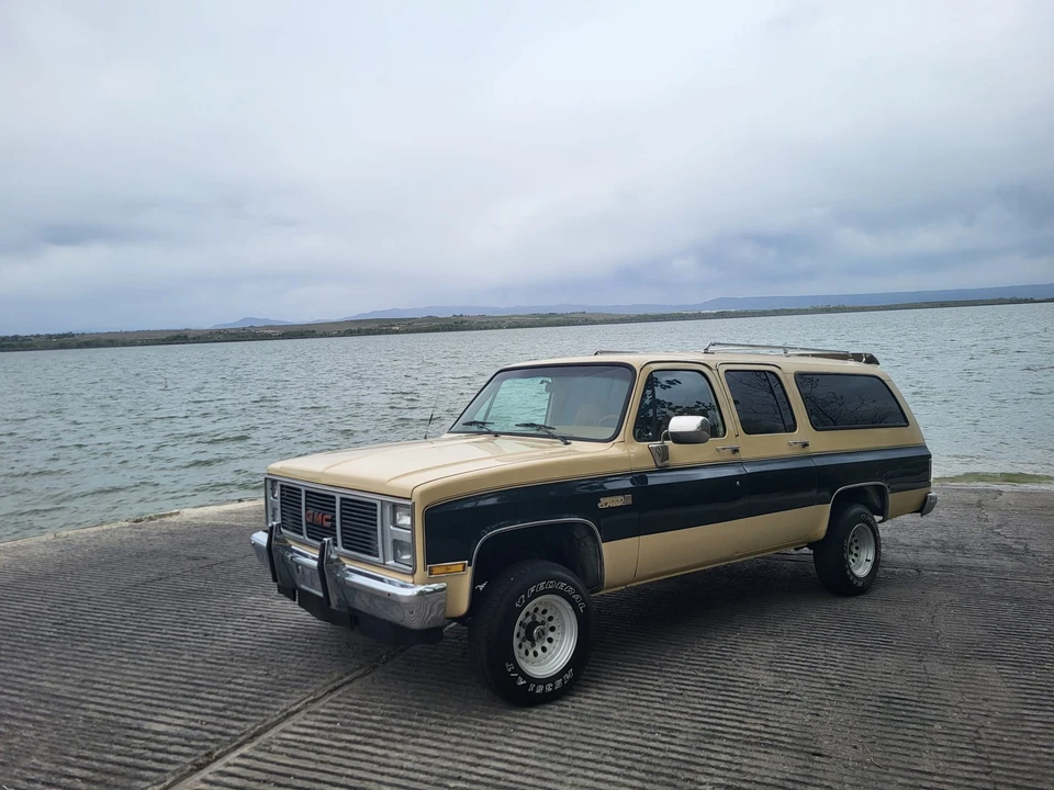 1988 GMC Suburban 7th Gen - Image 29 of 31