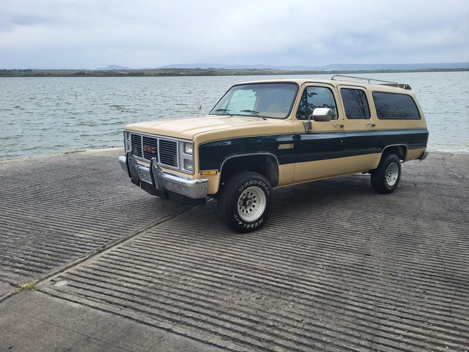 1988 GMC Suburban 7th Gen - Image 30 of 31
