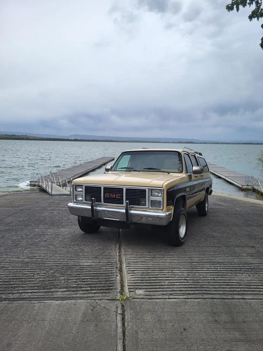 1988 GMC Suburban 7th Gen - Image 24 of 31