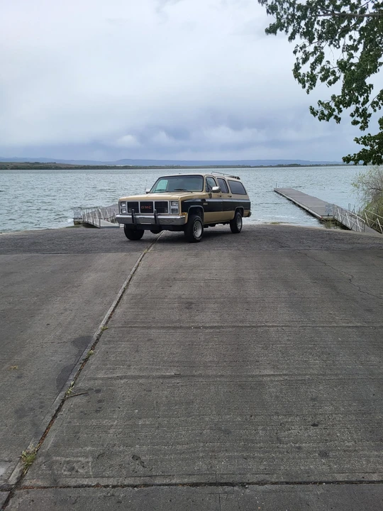 1988 GMC Suburban 7th Gen - Image 26 of 31