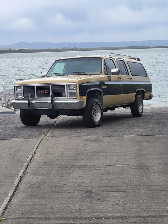 1988 GMC Suburban 7th Gen - Image 27 of 31