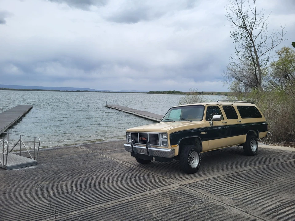 1988 GMC Suburban 7th Gen - Image 28 of 31