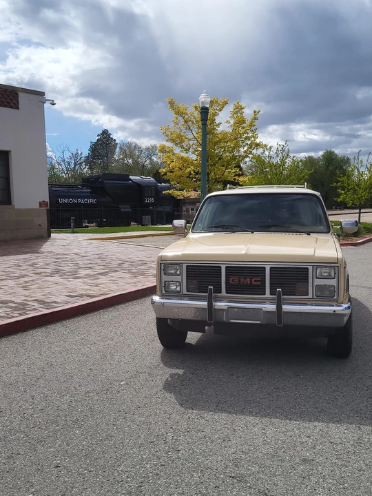1988 GMC Suburban 7th Gen - Image 23 of 31