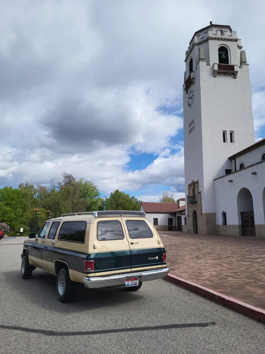 1988 GMC Suburban 7th Gen - Image 13 of 31