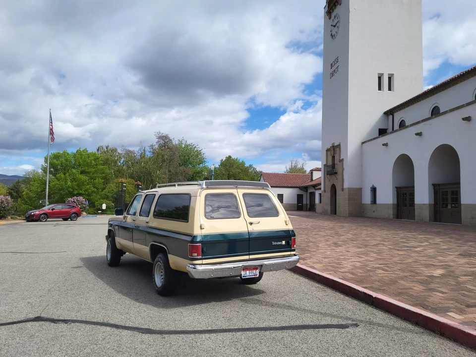 1988 GMC Suburban 7th Gen - Image 12 of 31