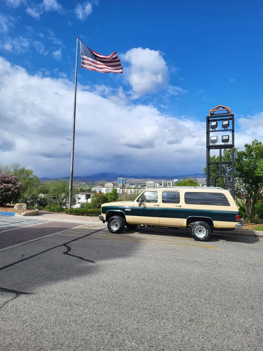 1988 GMC Suburban 7th Gen - Image 9 of 31