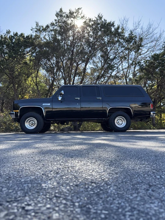 1988 GMC Suburban 7th Gen - Image 18 of 31