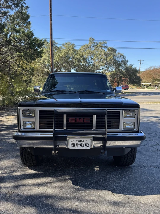 1988 GMC Suburban 7th Gen - Image 7 of 31