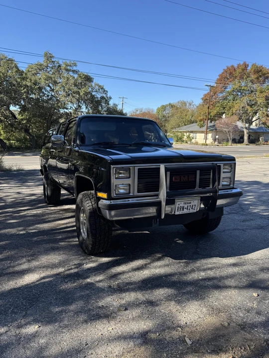 1988 GMC Suburban 7th Gen - Image 9 of 31