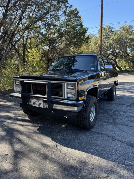 1988 GMC Suburban 7th Gen - Image 4 of 31