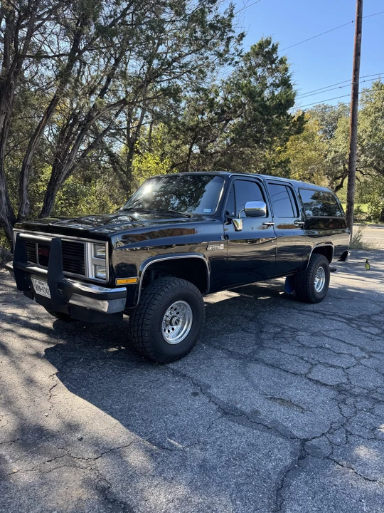 1988 GMC Suburban 7th Gen - Image 3 of 31