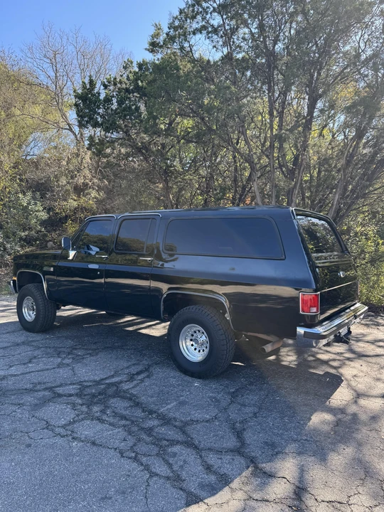 1988 GMC Suburban 7th Gen - Image 17 of 31