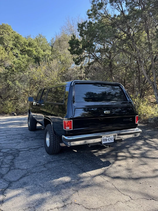 1988 GMC Suburban 7th Gen - Image 16 of 31