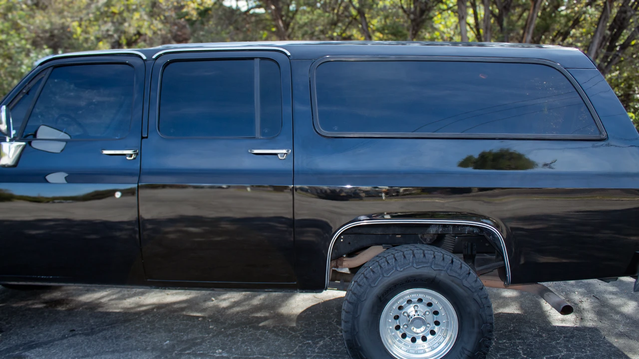1988 GMC Suburban 7th Gen - Image 23 of 31