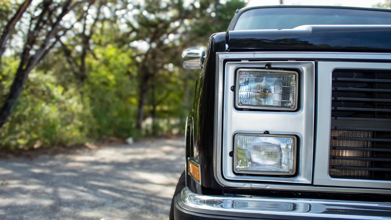 1988 GMC Suburban 7th Gen - Image 27 of 31