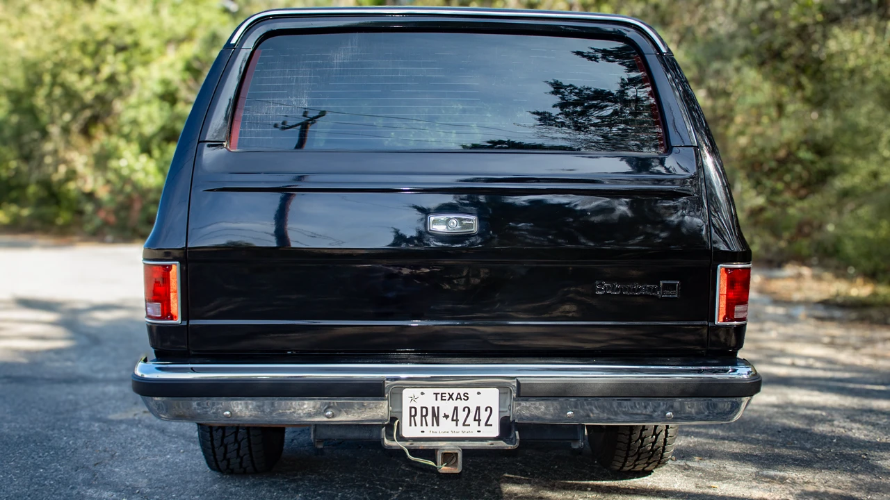 1988 GMC Suburban 7th Gen - Image 14 of 31