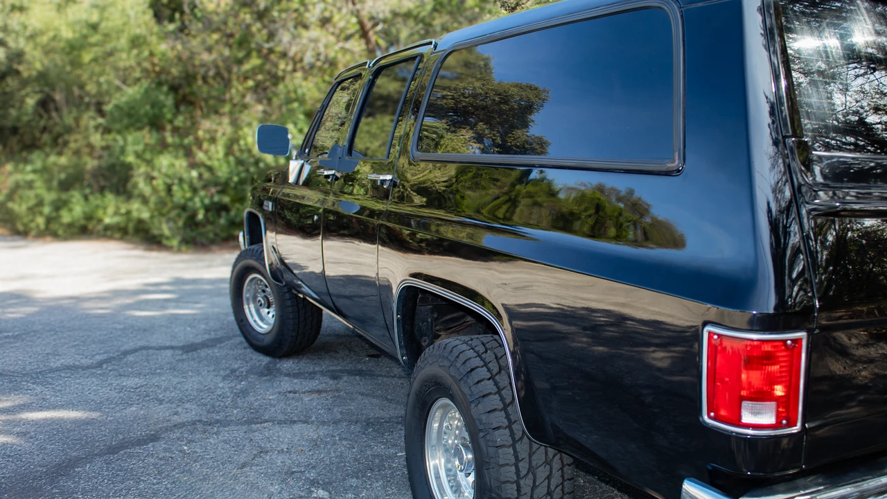 1988 GMC Suburban 7th Gen - Image 24 of 31