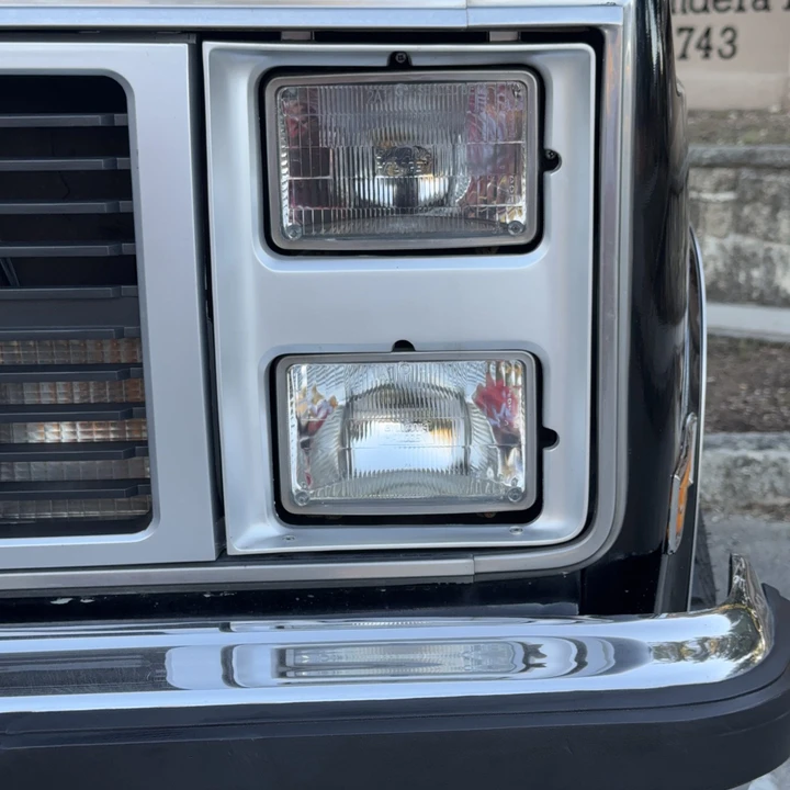 1988 GMC Suburban 7th Gen - Image 30 of 31
