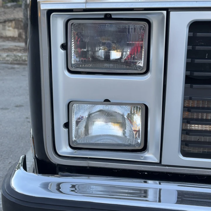 1988 GMC Suburban 7th Gen - Image 29 of 31