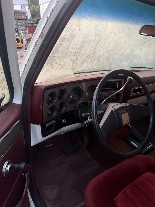 1988 GMC Jimmy 2nd Gen - Image 5 of 12