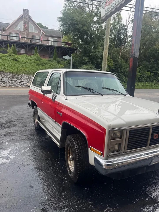 1988 GMC Jimmy 2nd Gen - Image 2 of 12