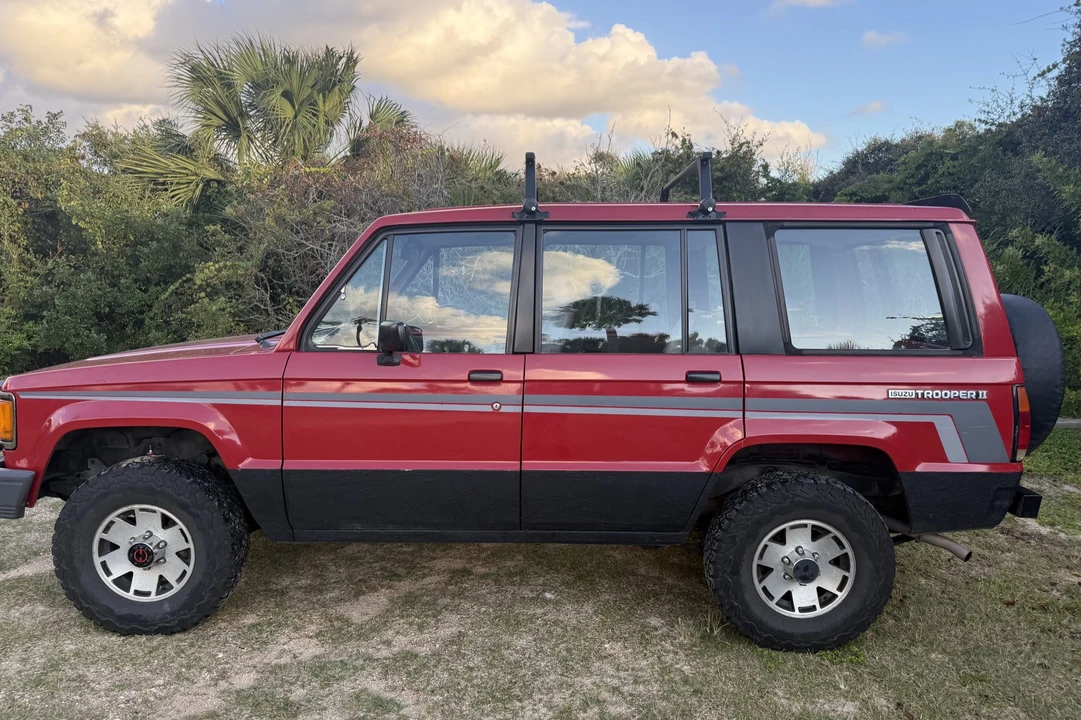 1988 Isuzu Trooper - Image 3 of 31