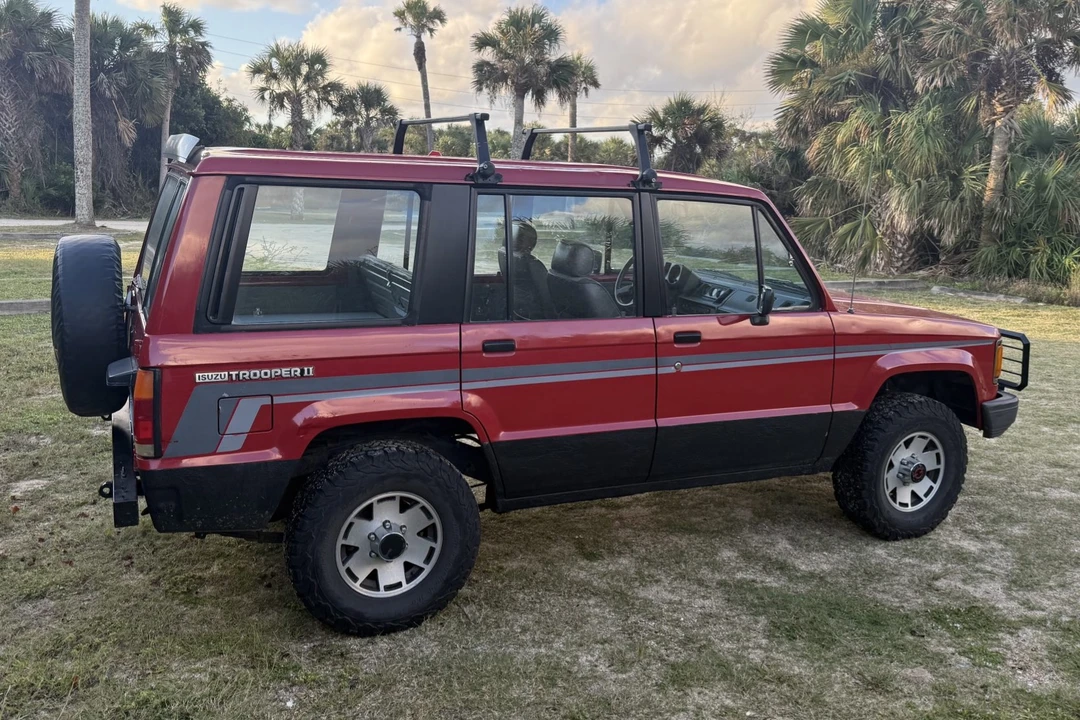 1988 Isuzu Trooper - Image 7 of 31