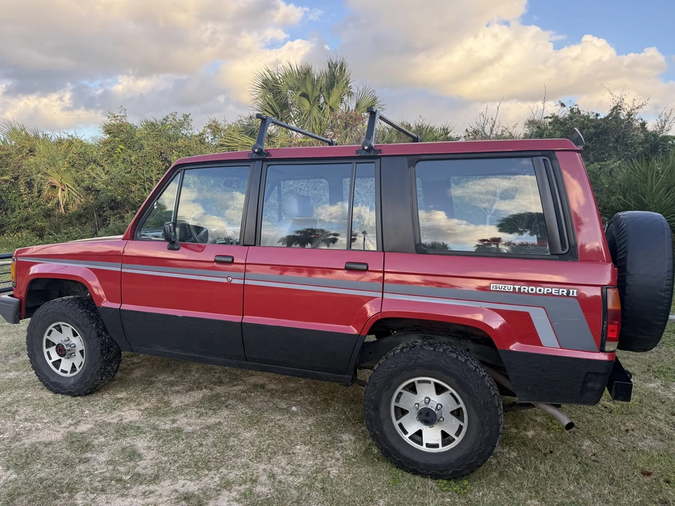 1988 Isuzu Trooper - Image 4 of 31