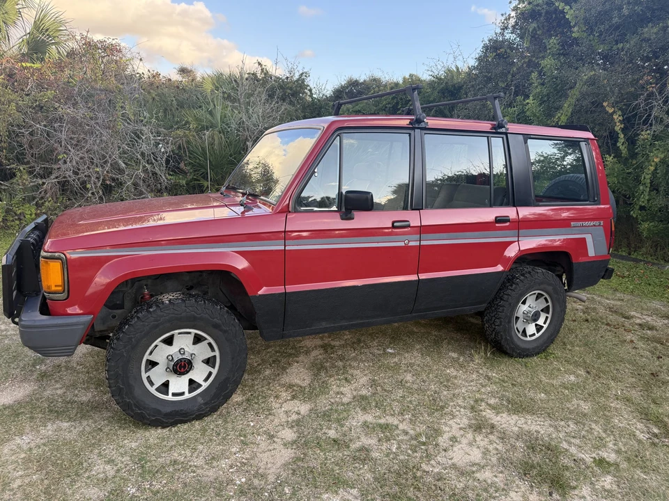 1988 Isuzu Trooper - Image 2 of 31