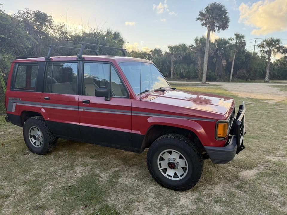1988 Isuzu Trooper - Image 10 of 31