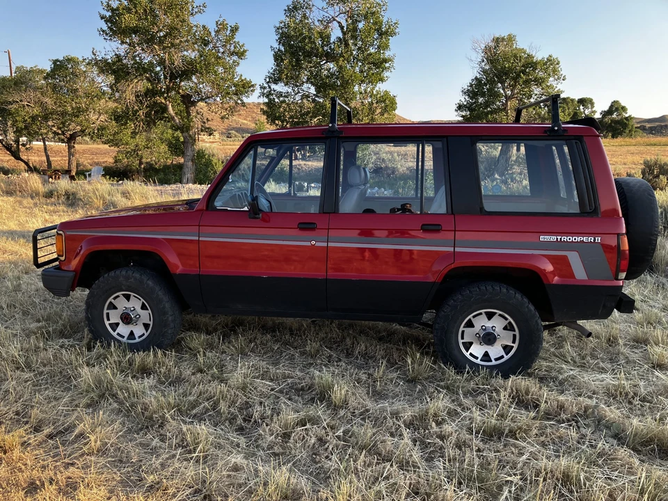 1988 Isuzu Trooper - Image 9 of 31