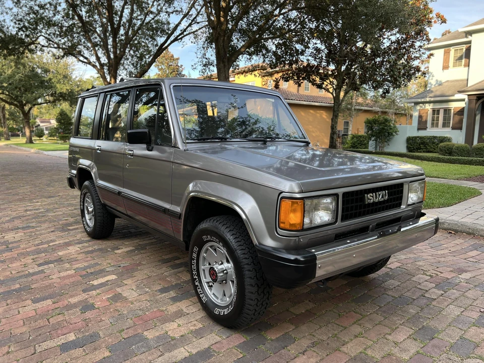 1988 Isuzu Trooper - Image 16 of 31