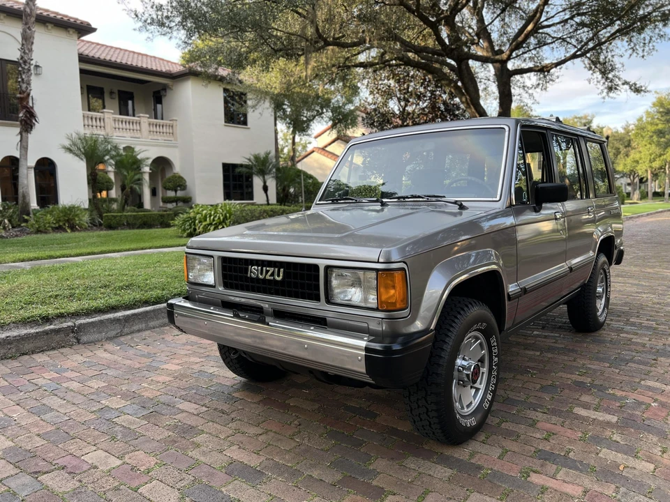 1988 Isuzu Trooper - Image 4 of 31