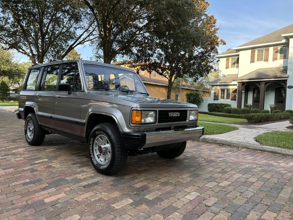 1988 Isuzu Trooper - Image 17 of 31