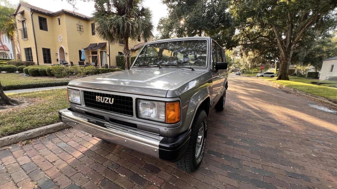 1988 Isuzu Trooper - Image 2 of 31