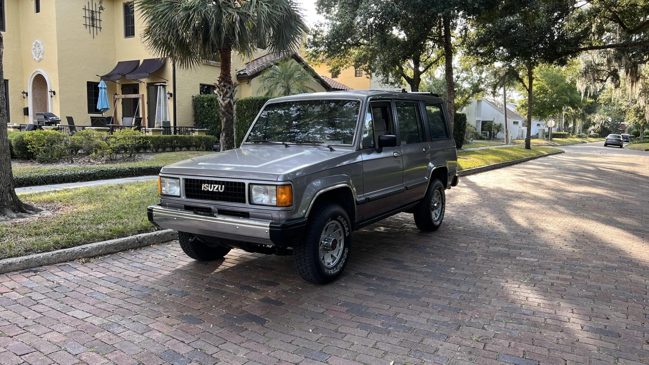 1988 Isuzu Trooper - Image 5 of 31