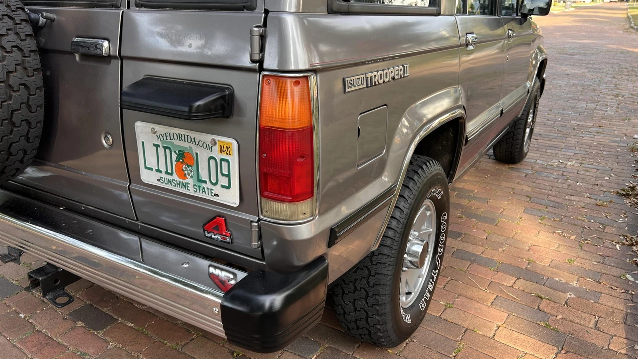 1988 Isuzu Trooper - Image 29 of 31